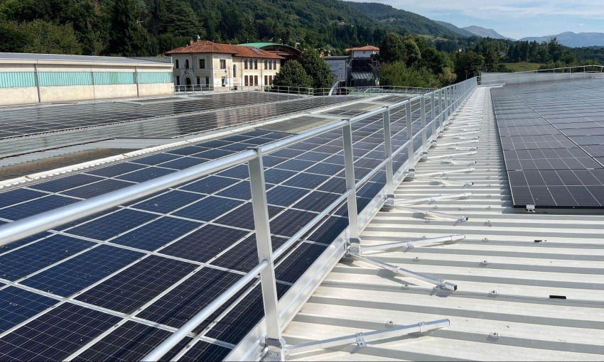 Fornitura e posa parapetti con fissaggio diretto su lamiera grecata certificati UNI EN 14122-3:2016 e NTC 2018